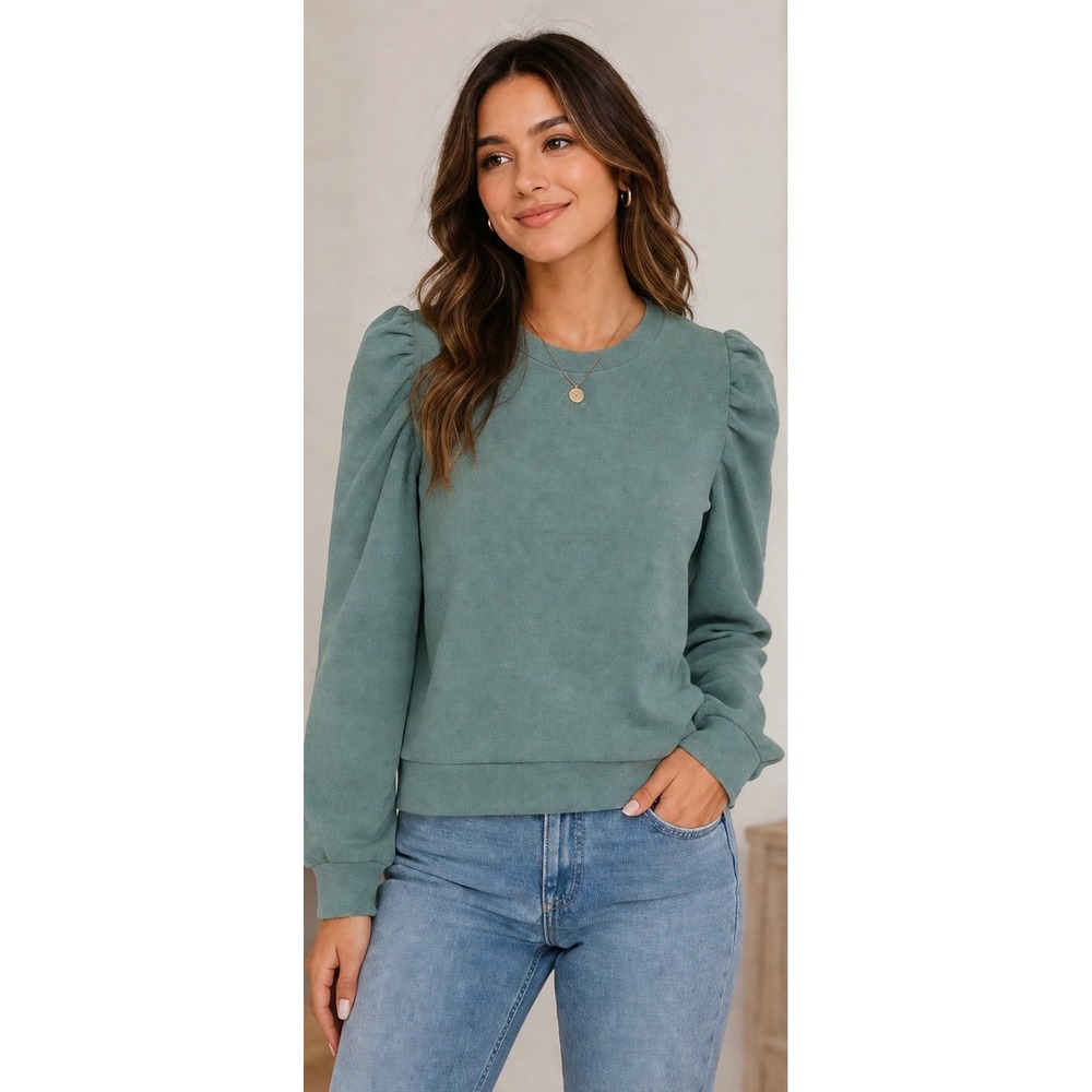 sweatshirt in the green